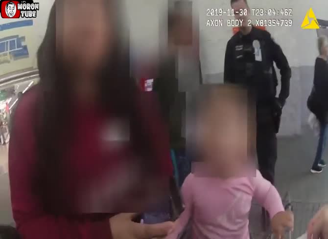 Video :A police officer in Arkansas covers the cost of dinner for a couple who were caught stealing with their kids